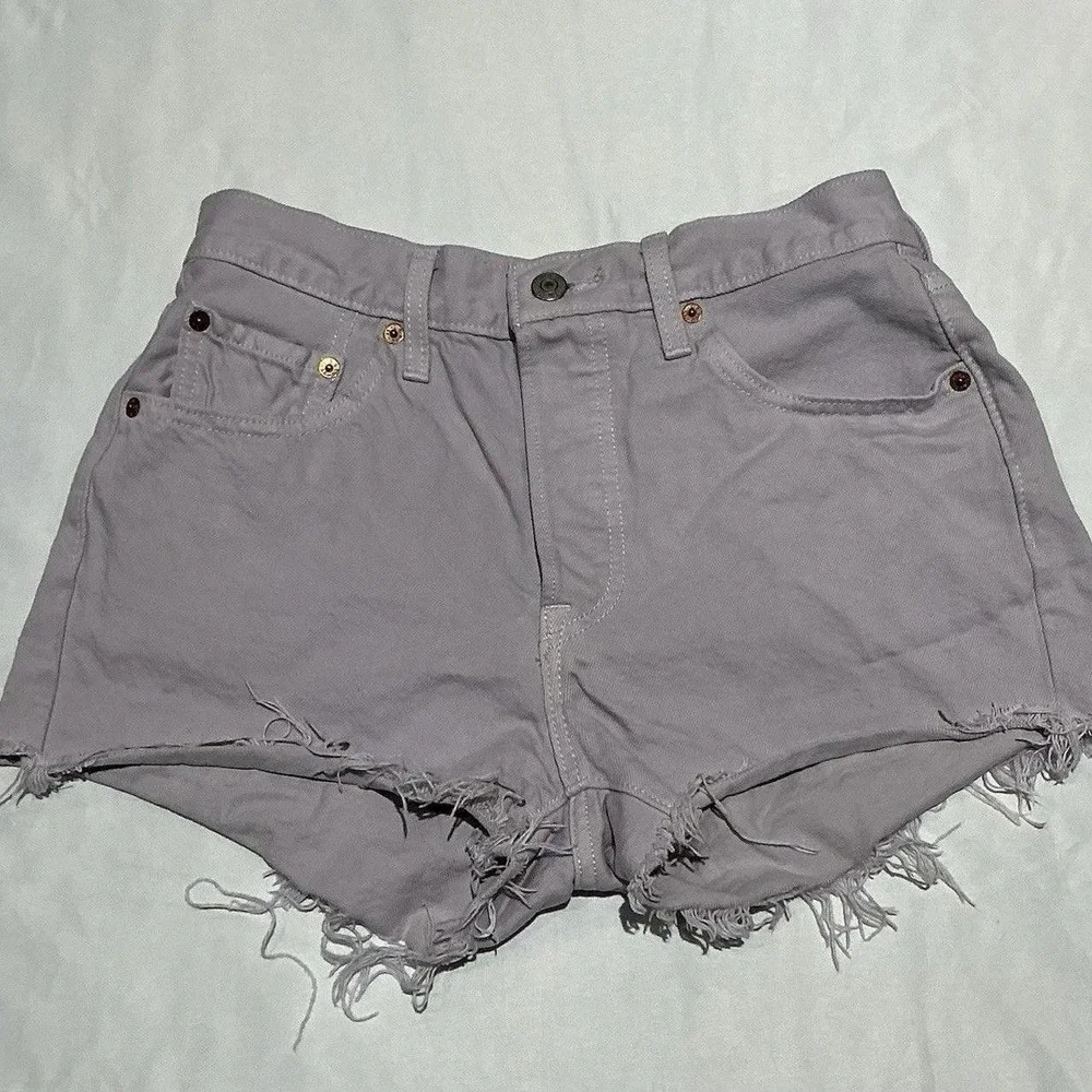 Levis 501 Shorts Womens 27 Purple Lavender High Rise Button Fly Raw Hem Denim - Picture 1 of 5